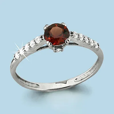 6516403А Кольцо из Серебра с гранатом, фианитами