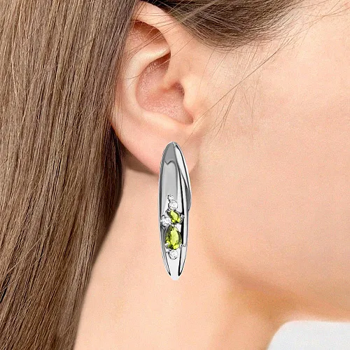 4760907А Серьги из Серебра с фианитами, хризолитами